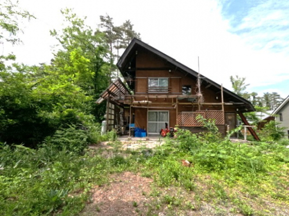 Log house chalet in Misorano Hakuba for sale – front view