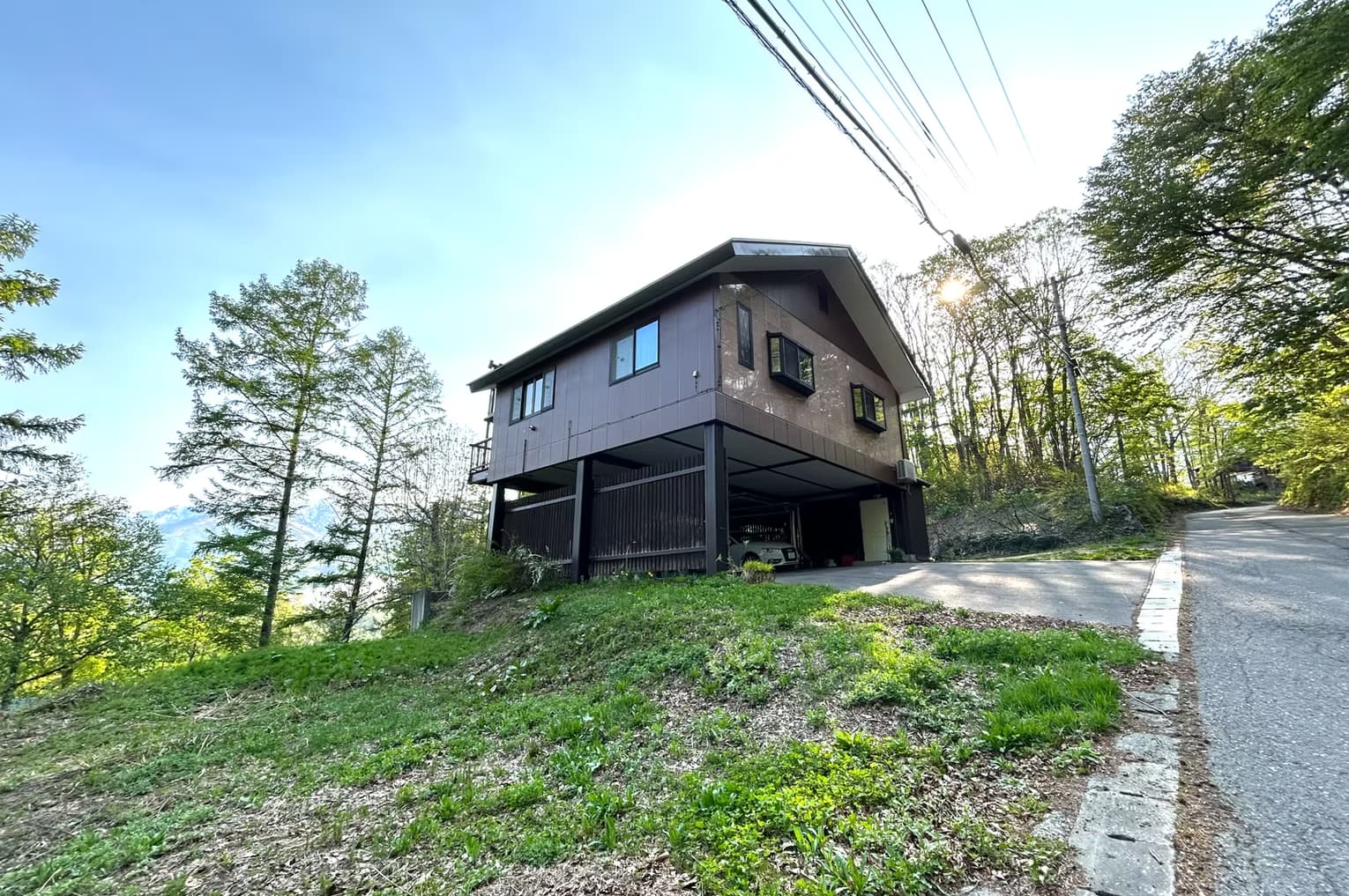 Chalet with driveway and elevated view in Donguri, Hakuba