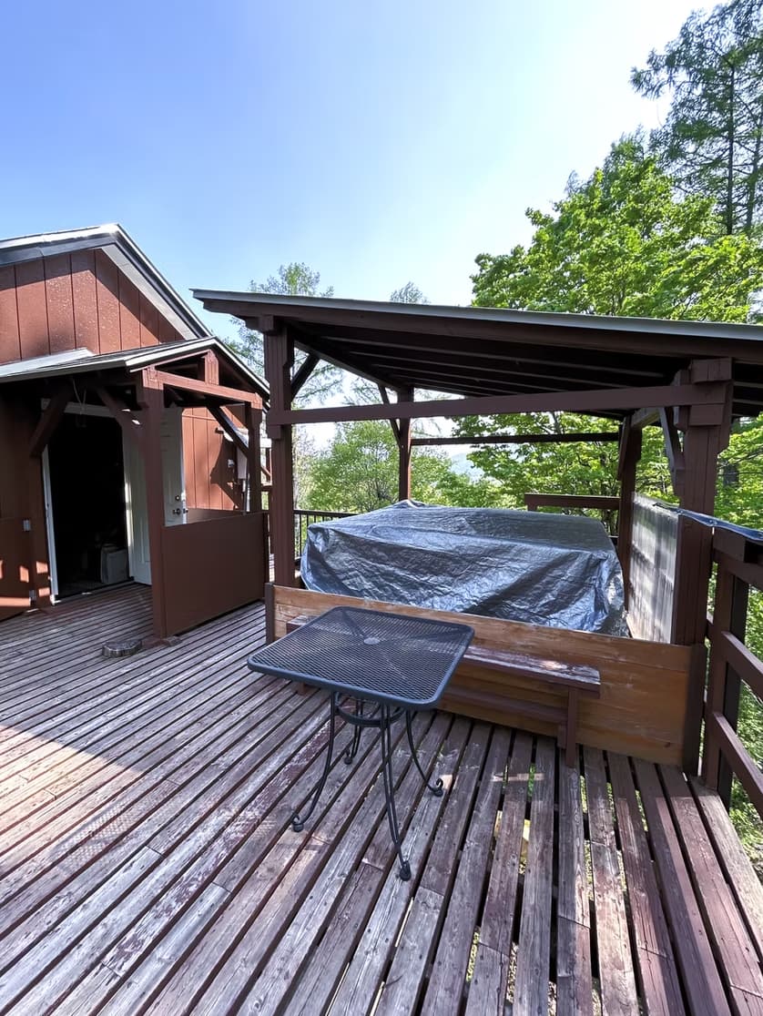 Outdoor jacuzzi on wooden deck