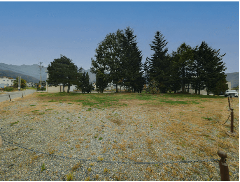 Northeast corner of the 1,206㎡ Hakuba plot – flat and open land