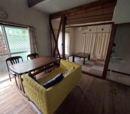 Living and dining area with tatami and wooden walls
